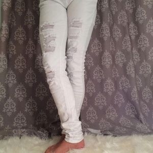 CUTE WHITE SKINNY JEANS SUPER COMFY & STRETCHY